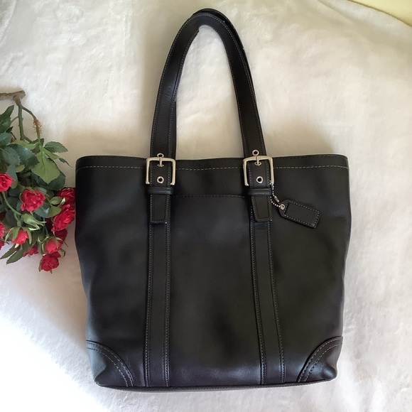 Coach Handbags - Coach Leather Purse